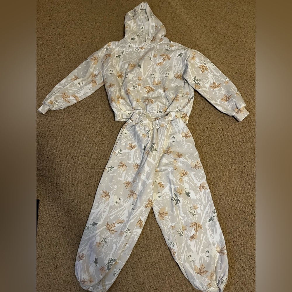 Neutral camo sweatsuit - Picture 3 of 3